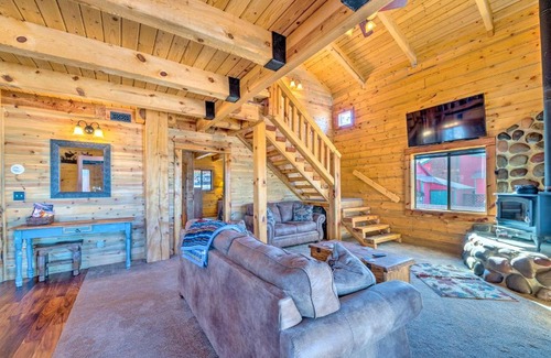Cloudcroft Maison | Pet-Friendly Cloudcroft Cabin Walk to Shop, Food