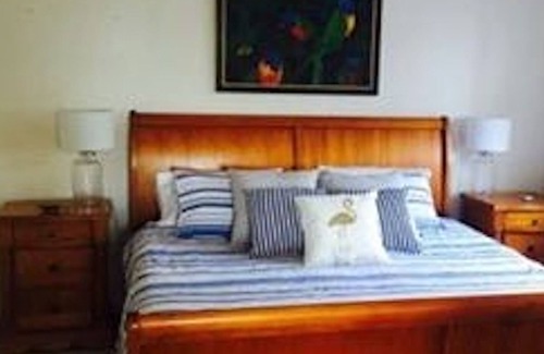 Collaroy Appartement | Pet friendly coastal retreat with ocean views. 5 min walk from beach.