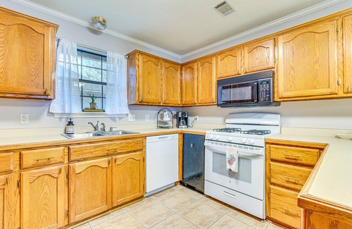 Conway Maison | Pet-Friendly Conway Home: 1 Mi to Hendrix College!