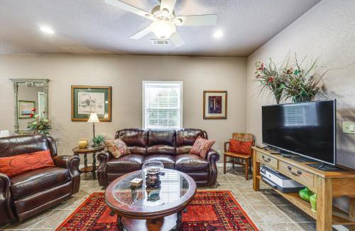 Russellville Maison | Pet-Friendly Dover Cottage with Deck and Mtn Views!
