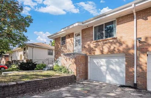 North Central Omaha Maison | Pet Friendly Duplex 6Ft Fence King Bed