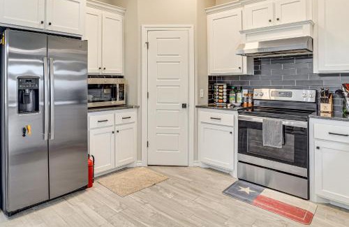 Elgin Maison | Pet-Friendly Elgin Retreat with Patio, Grill and Yard!