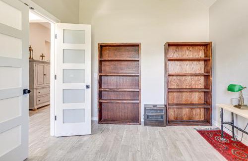 Elgin Maison | Pet-Friendly Elgin Retreat with Patio, Grill and Yard!