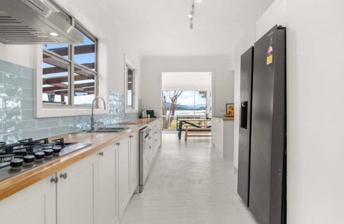 Orient Point Maison | Picturesque 4-Bedroom Pet-Friendly Escape with Direct Access to Crookhaven River