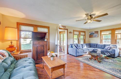 Pellston Maison | Pet-Friendly Farmhouse Near Lakes in Pellston