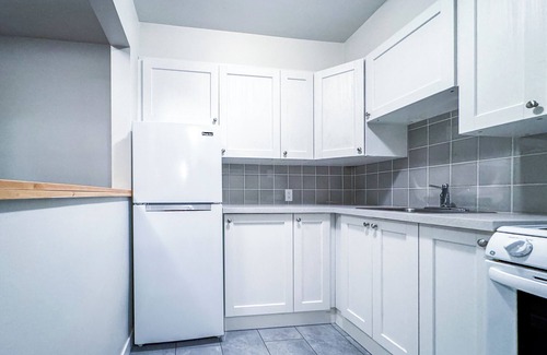 West End Appartement | Pet Friendly Furnished 1 Bedroom @1925 Nelson
