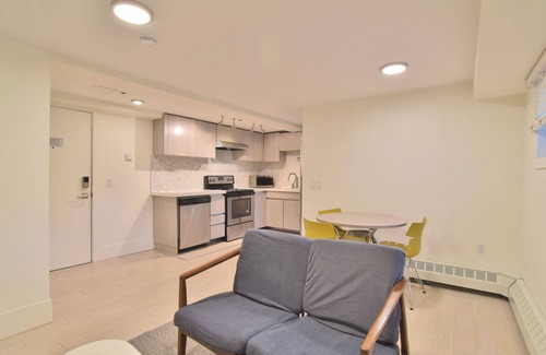 Downtown Vancouver Appartement | Pet Friendly Furnished One Bedroom@1425 Haro