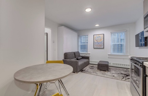 Downtown Vancouver Appartement | Pet Friendly Furnished Studio@1425 Haro