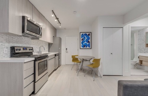 Downtown Vancouver Appartement | Pet Friendly Furnished Studio@1425 Haro