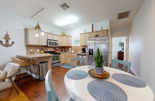Corpus Christi Copropriété | Pet Friendly, Golf Cart Accessible, Shared Heated Pool