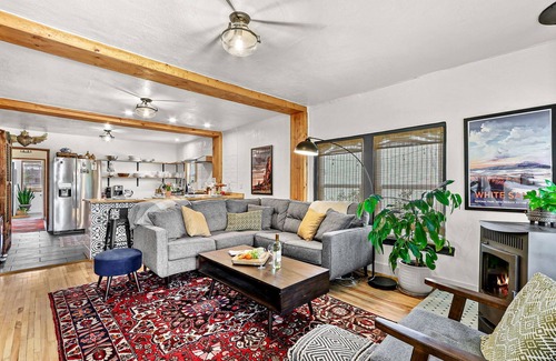 Las Cruces Maison | Cook's kitchen, great backyard, firepit & near DT, NMSU.