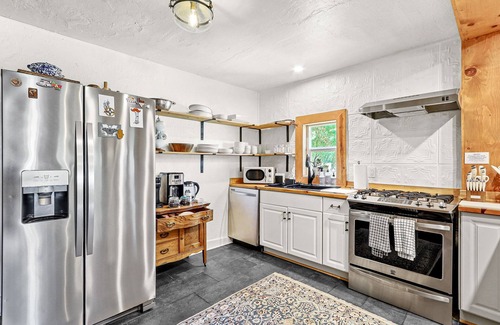 Las Cruces Maison | Cook's kitchen, great backyard, firepit & near DT, NMSU.