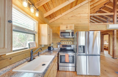 Leakey Cabine | Pet-Friendly Hideaway 13 Mi to Leakey
