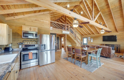 Leakey Cabine | Pet-Friendly Hideaway 13 Mi to Leakey