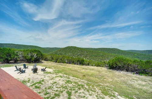 Leakey Cabine | Pet-Friendly Hideaway 13 Mi to Leakey