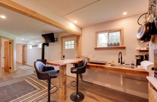 Hillsgrove Cabine | Pet-Friendly Hillsgrove Cabin w/ Community Perks!