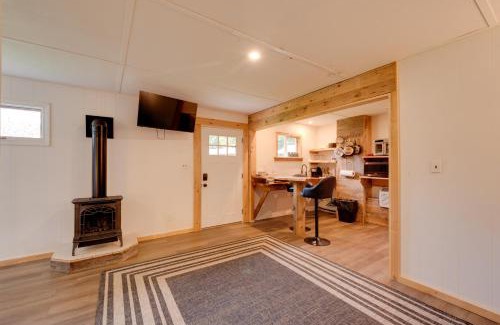Hillsgrove Maison | Pet-Friendly Hillsgrove Cabin with Community Perks!