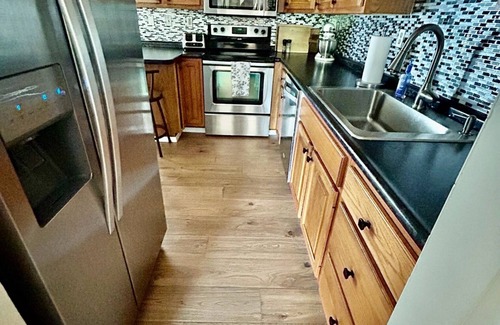 Plum Maison | Pet-friendly 3-bedroom house in quiet neighborhood next to Oakmont & Veltre's
