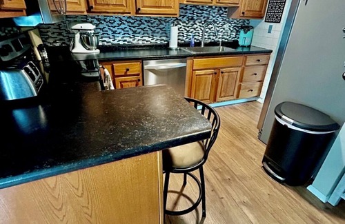 Plum Maison | Pet-friendly 3-bedroom house in quiet neighborhood next to Oakmont & Veltre's