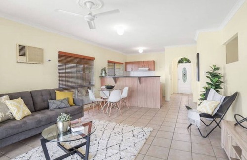 Brinsmead Maison | Pet friendly home, 10 minutes from the city and 10 minutes from the beach
