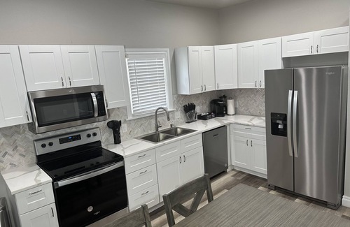 Lawton Maison | Pet friendly home; adjustable beds; near shopping and restaurants