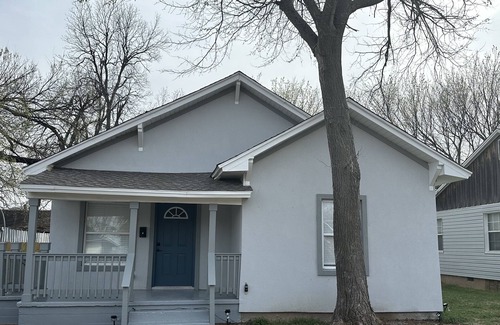 Lawton Maison | Pet friendly home; adjustable beds; near shopping and restaurants