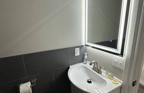 Lawton Maison | Pet friendly home; adjustable beds; near shopping and restaurants