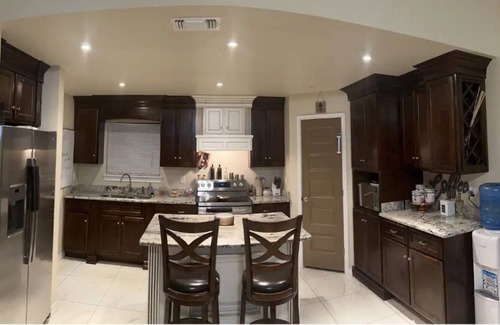 Eagle Pass Maison | Pet friendly home entering Eagle Pass