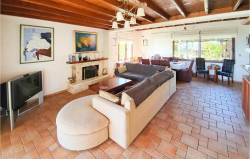 Kato Diminio Maison | Pet Friendly Home In Kiato With Sauna