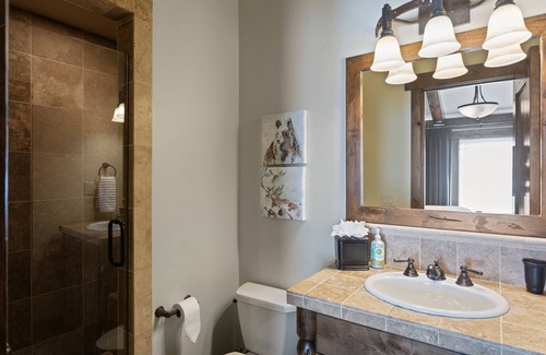 Tuhaye Maison | Pet friendly home in Tuhaye, luxury home office, private hot tub, fire table