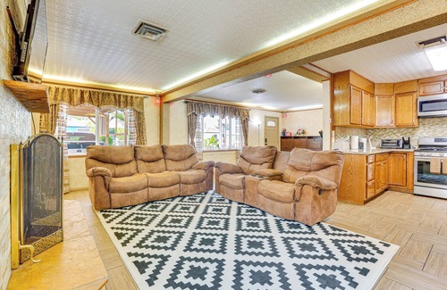 Henderson Maison | Pet-Friendly Home Near Downtown Henderson