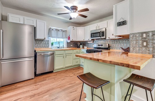 Aubrey Maison | Pet-Friendly Home w/1-Acre Yard in Aubrey