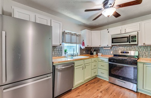 Aubrey Maison | Pet-Friendly Home w/1-Acre Yard in Aubrey