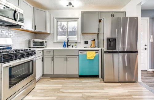 Columbus Maison | Pet-Friendly Home with Fireplace about 9 Mi to Dtwn!