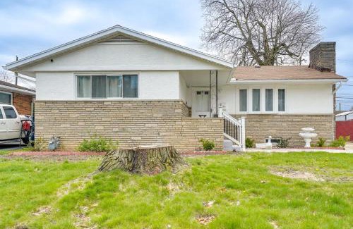 Columbus Maison | Pet-Friendly Home with Fireplace about 9 Mi to Dtwn!
