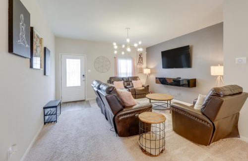 Manor Maison | Pet-Friendly Home with Fenced Yard in Manor