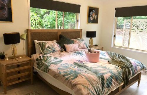 Iluka Maison | Pet friendly home with pool and boat parking.