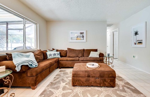 Palm Harbor Maison | Pet-Friendly Home with Pool in Palm Harbor!