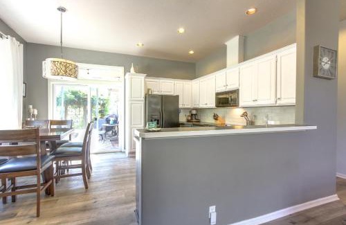 Springfield Maison | Pet-Friendly Home with Grill, 2 Mi to Autzen Stadium