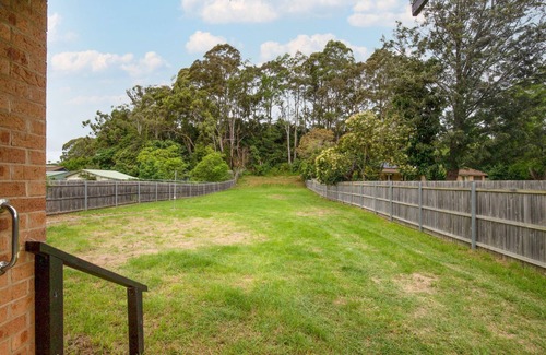 Batemans Bay Maison | Pet Friendly House Steps from Batemans Bay