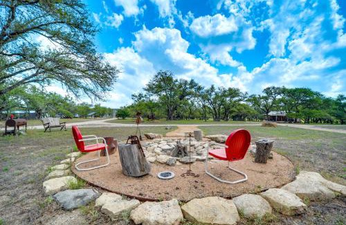 Johnson City Appartement | Pet-Friendly Johnson City Studio with Inspiring View