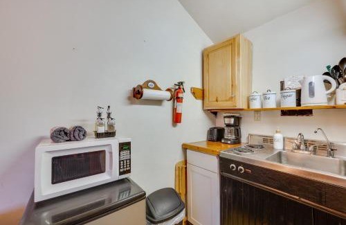 Weirs Beach Appartement | Pet-Friendly Laconia Vacation Rental with Fireplace!