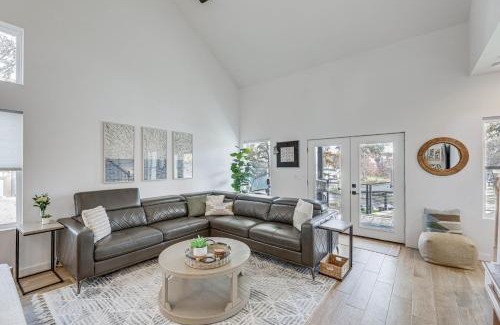 Granite Shoals Maison | Pet-Friendly Lake LBJ Retreat with Deck and Hot Tub!