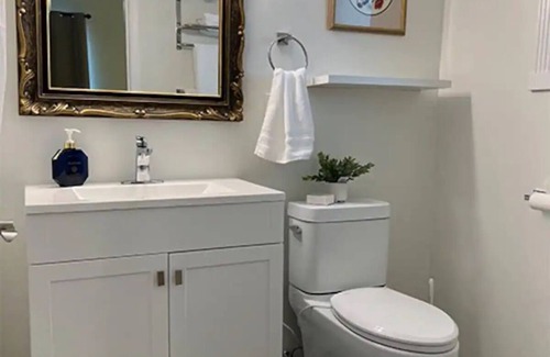 Southeast Kelowna Autre | Pet Friendly Licensed Suite on Haskap Farm