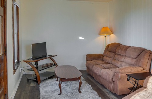 Blooming Prairie Maison | Pet-Friendly Minnesota Farm House w/ Fire Pit!