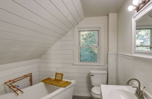 Blooming Prairie Maison | Pet-Friendly Minnesota Farm House w/ Fire Pit!