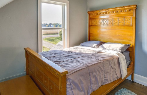 Blooming Prairie Maison | Pet-Friendly Minnesota Farm House w/ Fire Pit!