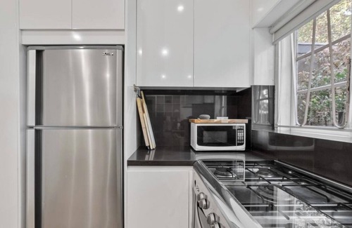 Bellevue Hill Appartement | Pet Friendly Modern Apartment in Rose Bay near water