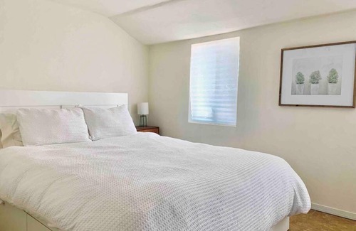 Miramonte Maison | Pet Friendly - Modern Midtown Home Large Backyard