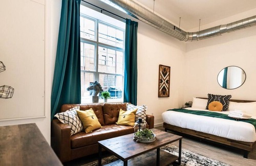 Central Northside Maison | Pet Friendly North Shore Studio w/ Fitness Center